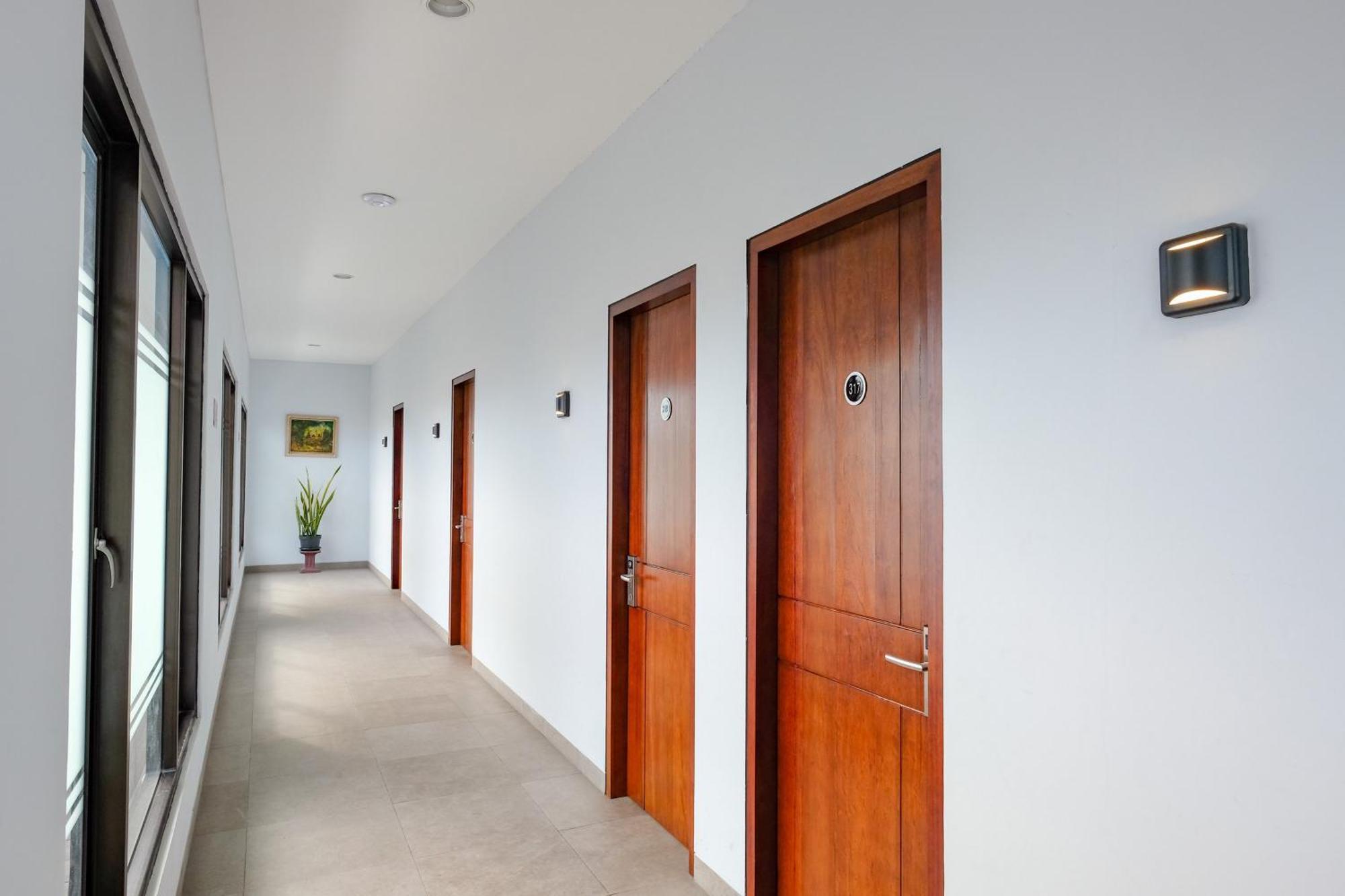 Sans Hotel Rajawali Surabaya By Reddoorz Krembangan Eksteriør bilde