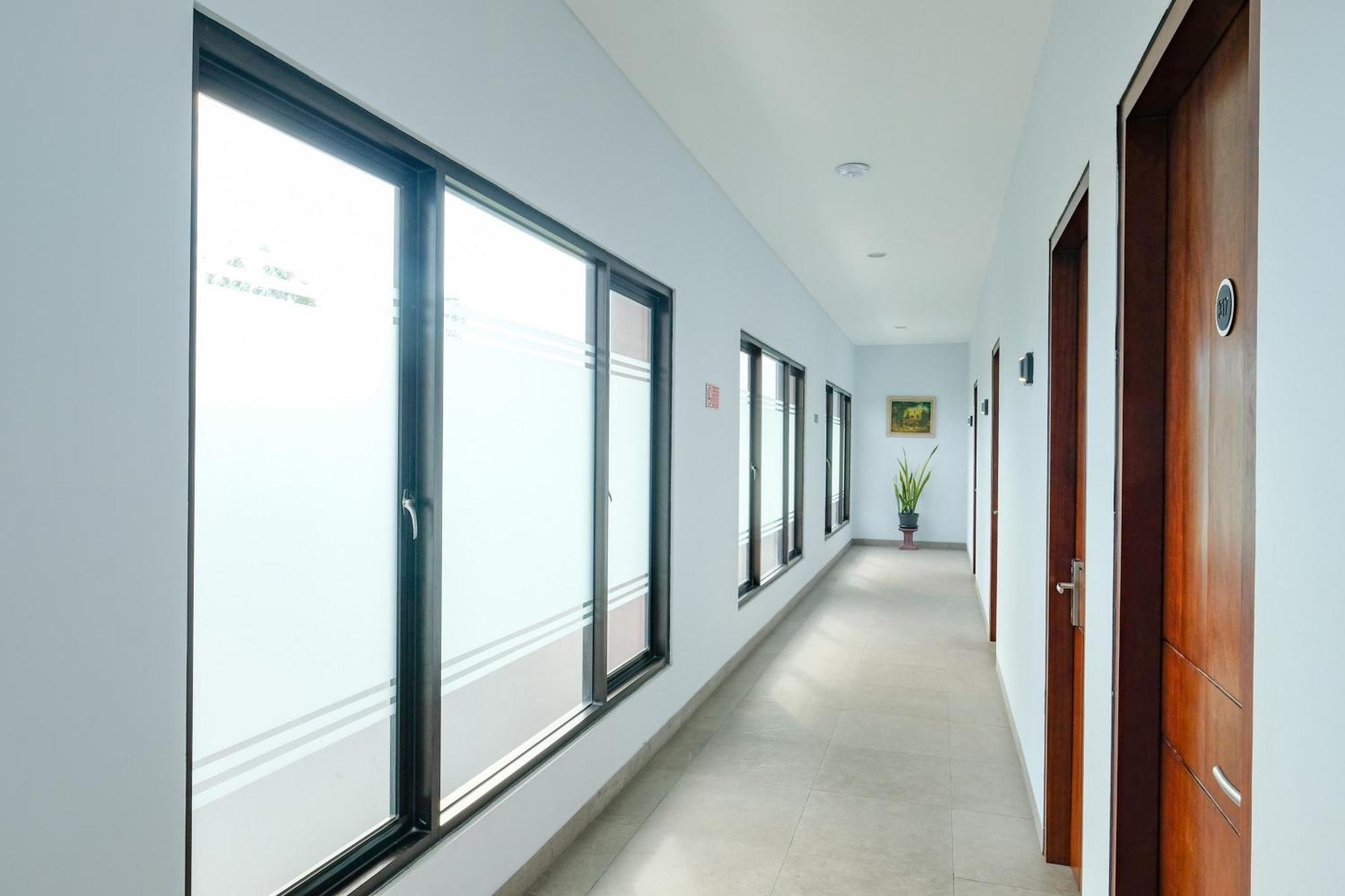 Sans Hotel Rajawali Surabaya By Reddoorz Krembangan Eksteriør bilde