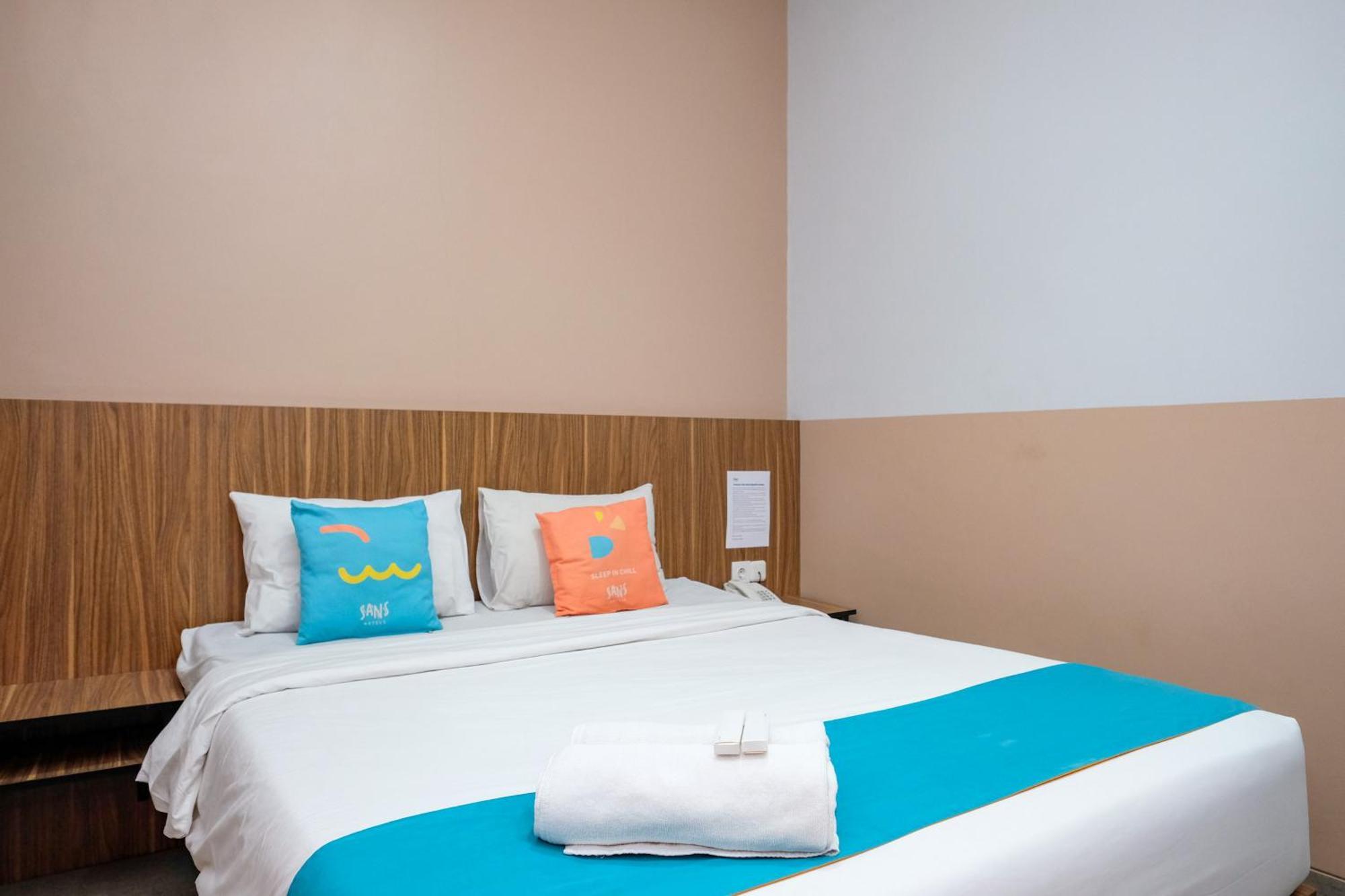 Sans Hotel Rajawali Surabaya By Reddoorz Krembangan Eksteriør bilde