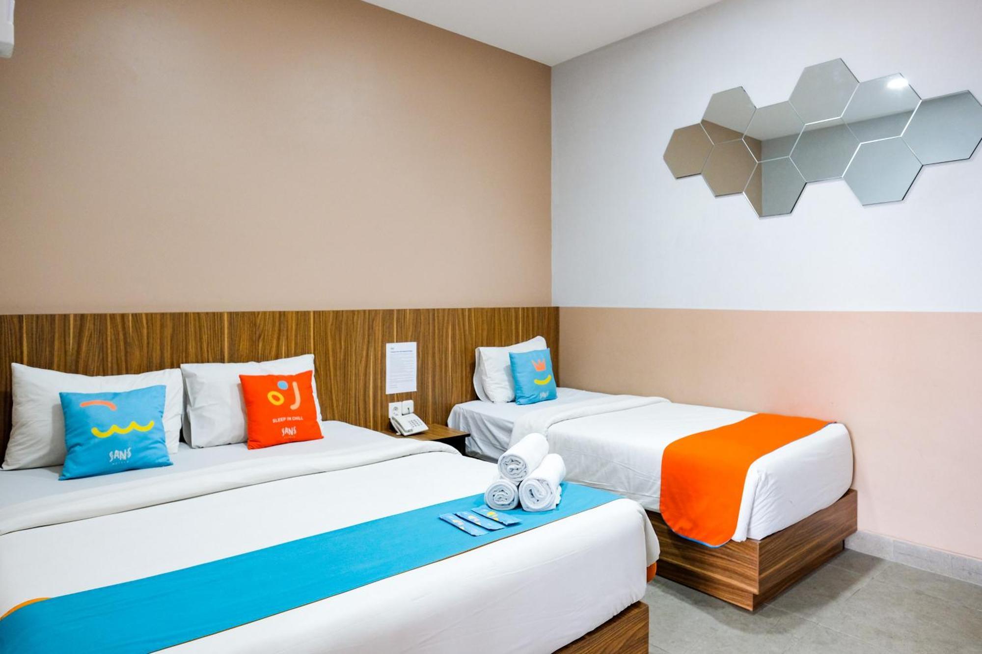 Sans Hotel Rajawali Surabaya By Reddoorz Krembangan Eksteriør bilde