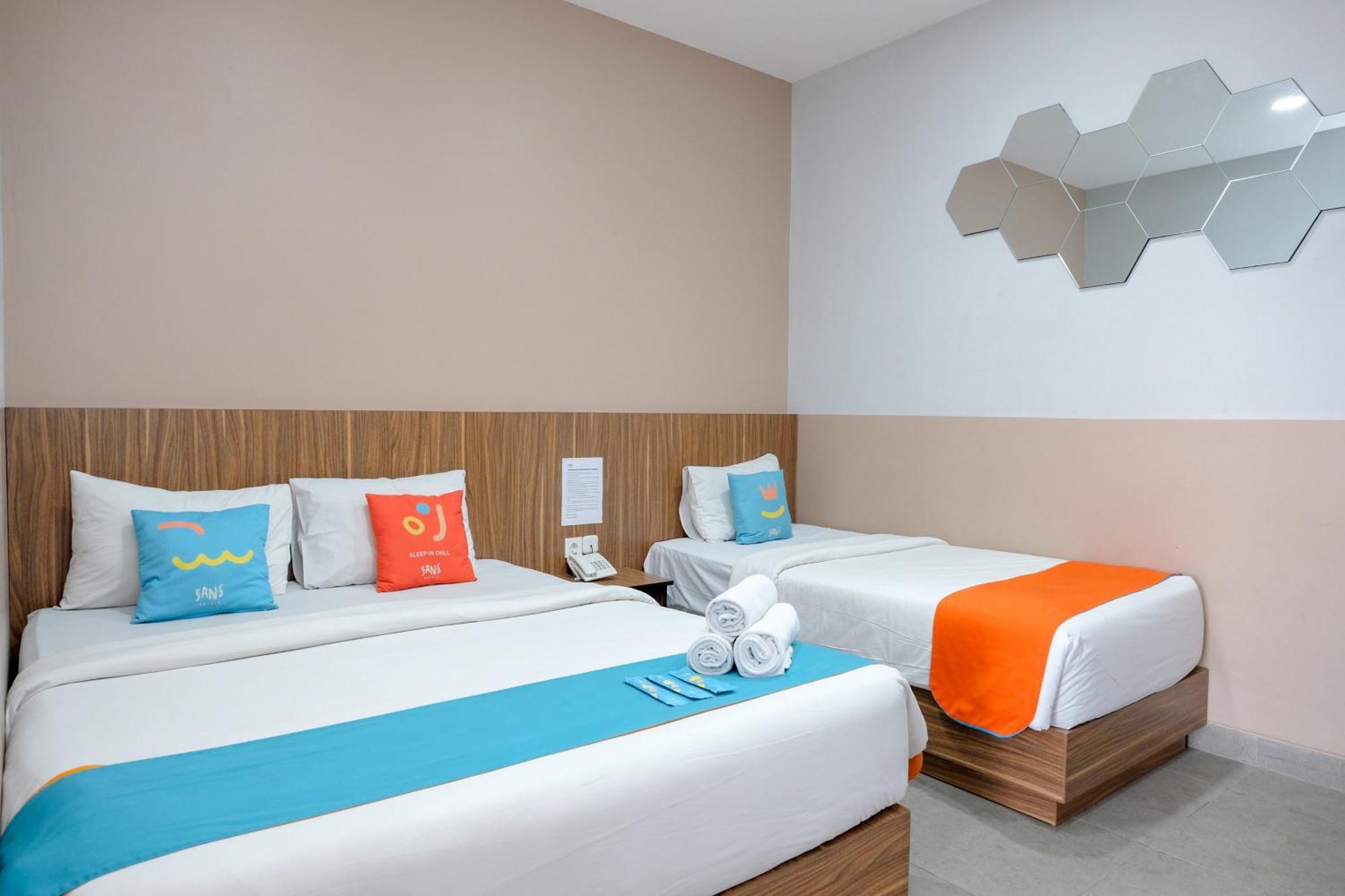 Sans Hotel Rajawali Surabaya By Reddoorz Krembangan Eksteriør bilde