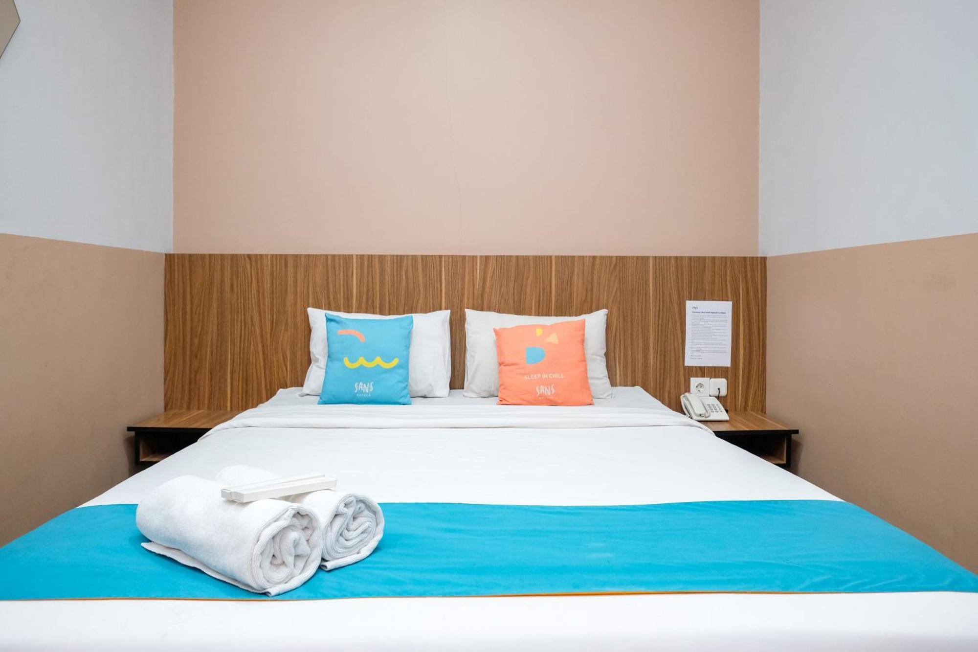 Sans Hotel Rajawali Surabaya By Reddoorz Krembangan Eksteriør bilde