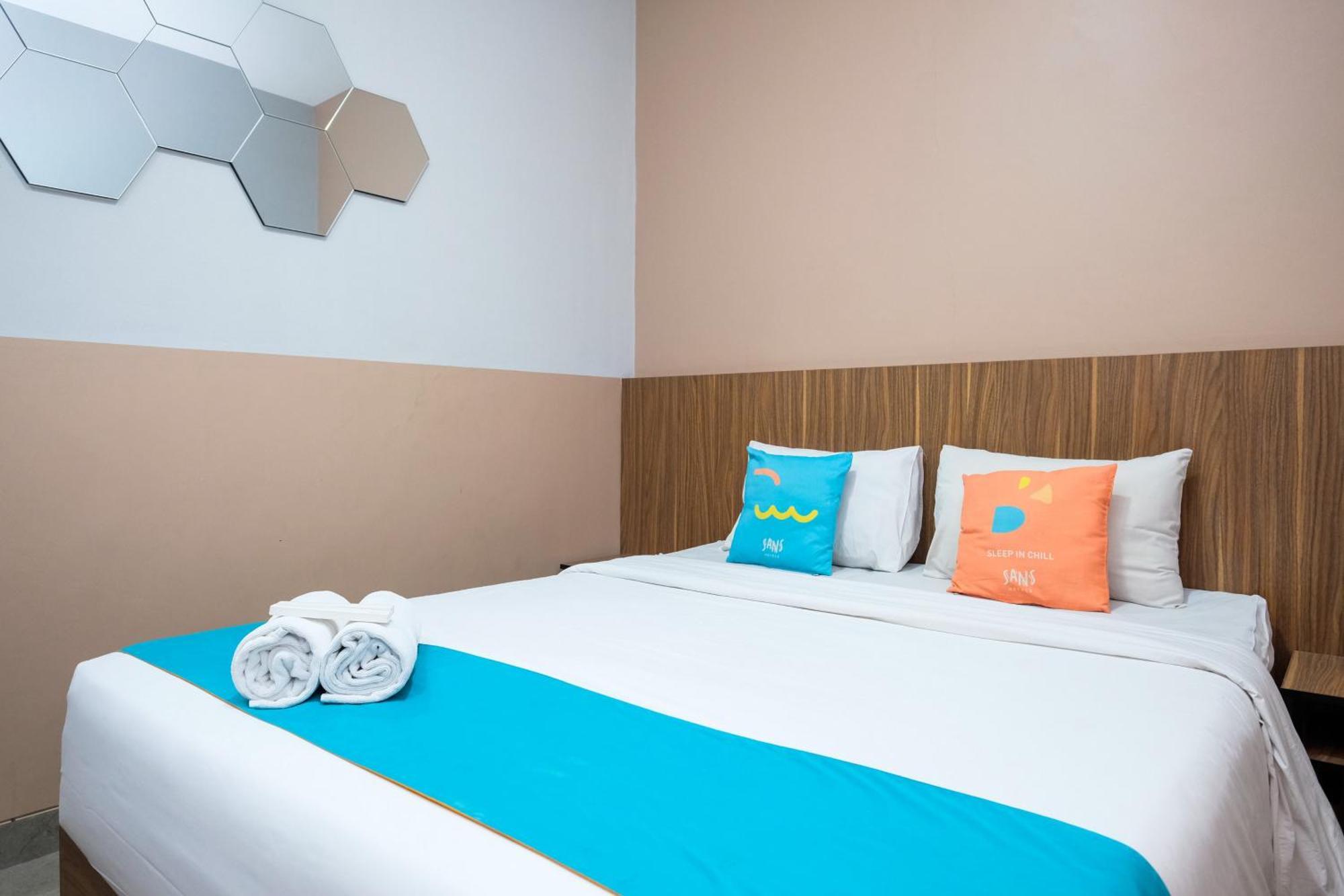 Sans Hotel Rajawali Surabaya By Reddoorz Krembangan Eksteriør bilde